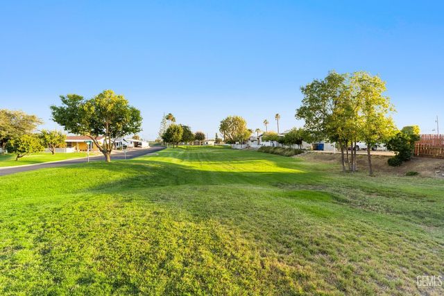 80 Eagle Lane, Bakersfield, CA 93308