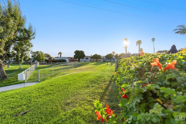 80 Eagle Lane, Bakersfield, CA 93308