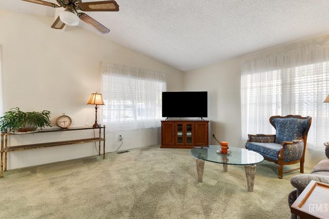 80 Eagle Lane, Bakersfield, CA 93308