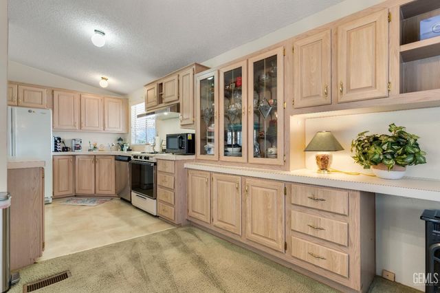 80 Eagle Lane, Bakersfield, CA 93308