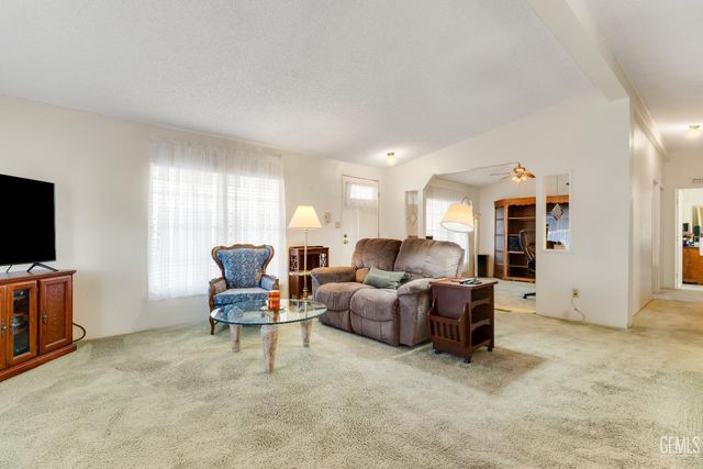 80 Eagle Lane, Bakersfield, CA 93308