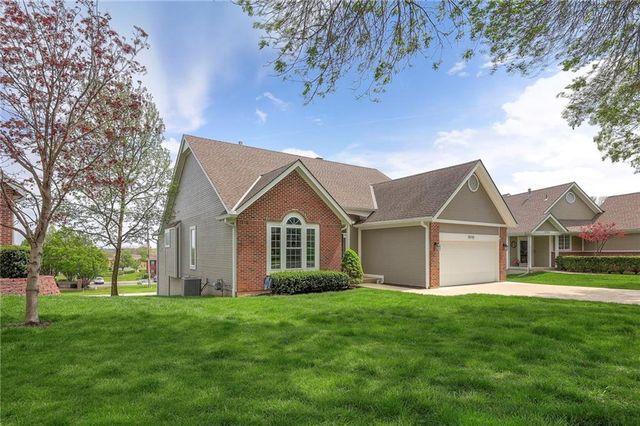 13733 Pembroke Circle, Leawood, KS 66224