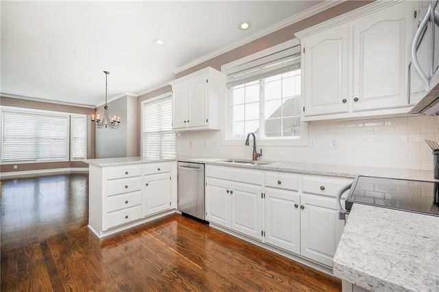 13733 Pembroke Circle, Leawood, KS 66224