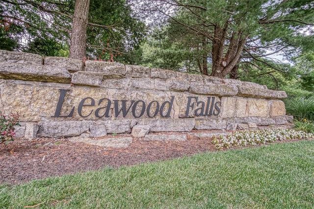13733 Pembroke Circle, Leawood, KS 66224