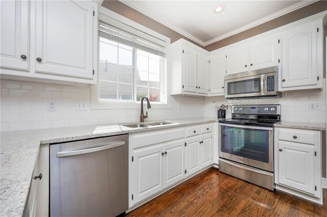 13733 Pembroke Circle, Leawood, KS 66224