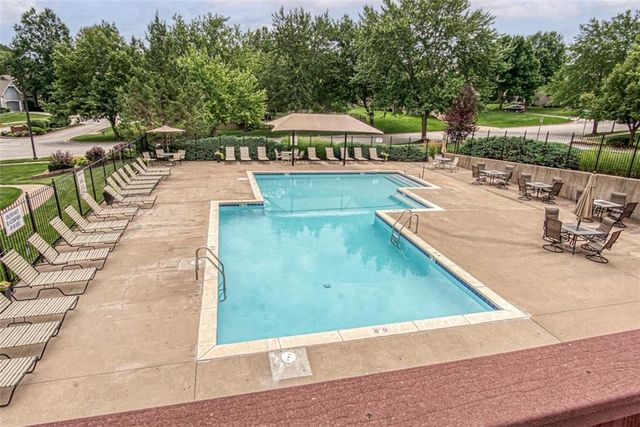 13733 Pembroke Circle, Leawood, KS 66224