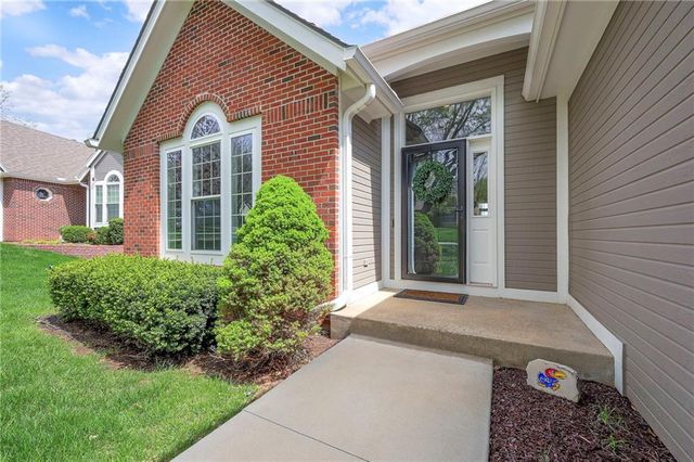 13733 Pembroke Circle, Leawood, KS 66224