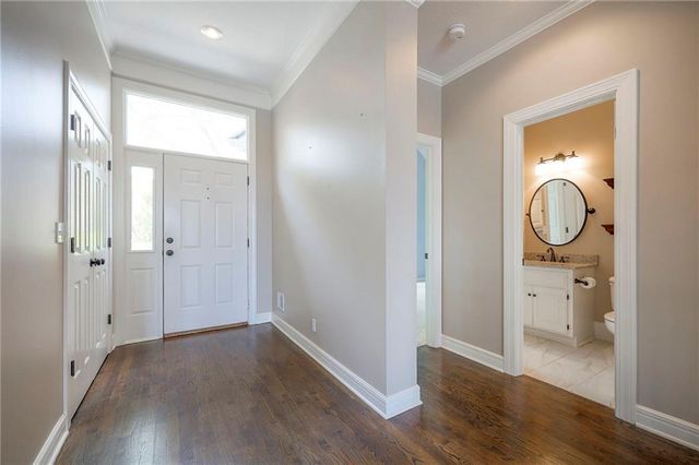 13733 Pembroke Circle, Leawood, KS 66224