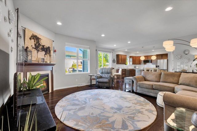 N62W21656 Augusta PARKWAY, Menomonee Falls, WI 53051