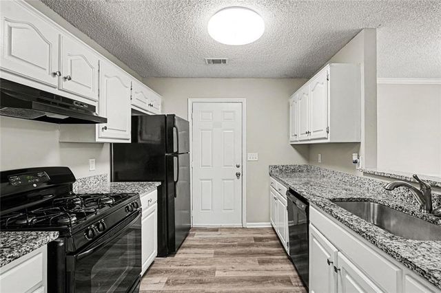 1382 N Hampton Drive, Hampton, GA 30228