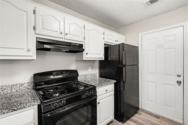 1382 N Hampton Drive, Hampton, GA 30228
