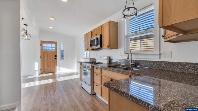 1768 38th Pl NE, Salem, OR 97305