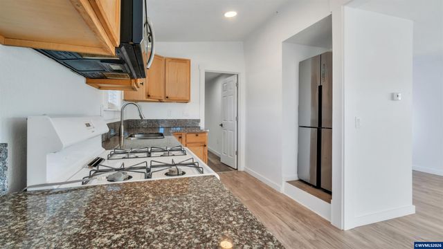 1768 38th Pl NE, Salem, OR 97305