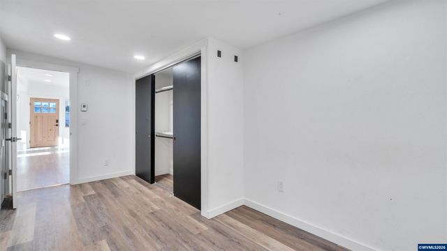 1768 38th Pl NE, Salem, OR 97305