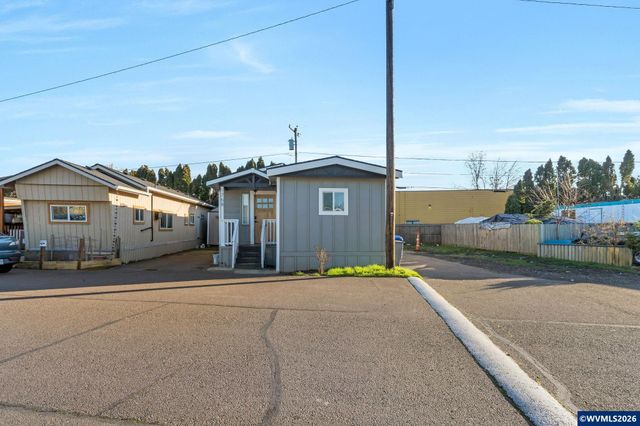 1768 38th Pl NE, Salem, OR 97305