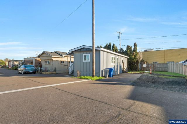1768 38th Pl NE, Salem, OR 97305