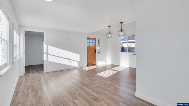 1768 38th Pl NE, Salem, OR 97305