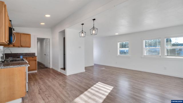 1768 38th Pl NE, Salem, OR 97305