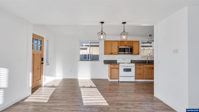 1768 38th Pl NE, Salem, OR 97305