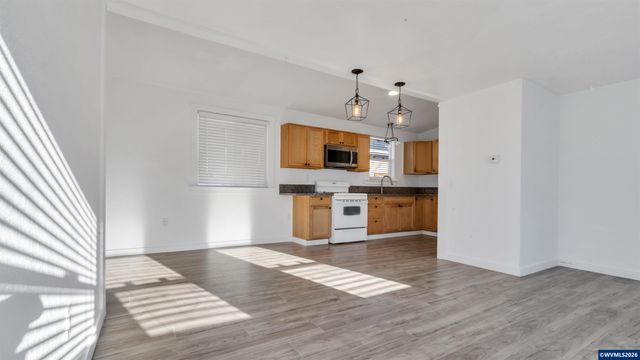 1768 38th Pl NE, Salem, OR 97305