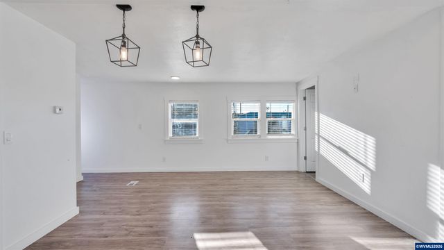 1768 38th Pl NE, Salem, OR 97305