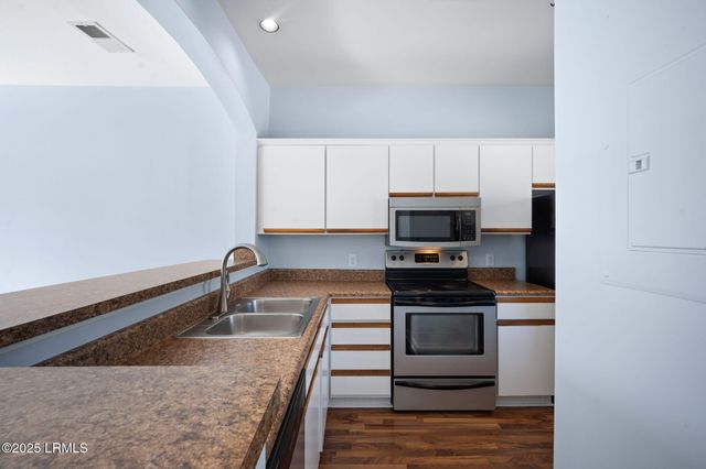 5 Gum Tree Rd Apt F6, Hilton Head Island, SC 29926