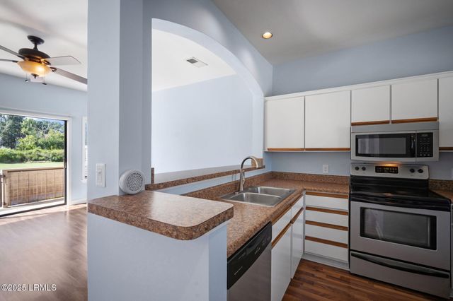 5 Gum Tree Rd Apt F6, Hilton Head Island, SC 29926