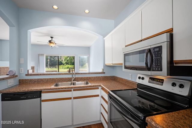 5 Gum Tree Rd Apt F6, Hilton Head Island, SC 29926