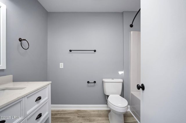 5 Gum Tree Rd Apt F6, Hilton Head Island, SC 29926