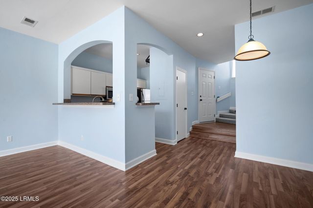 5 Gum Tree Rd Apt F6, Hilton Head Island, SC 29926