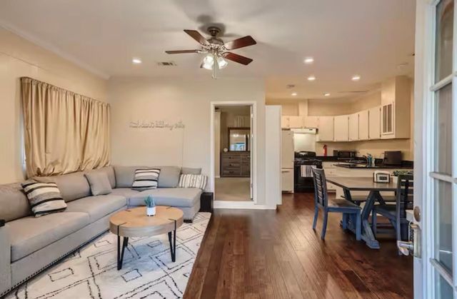 8605 Rock wood LN B, Austin, TX 78757