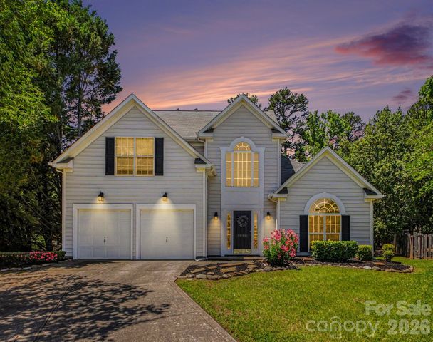 8800 Cavonnier Lane, Charlotte, NC 28216