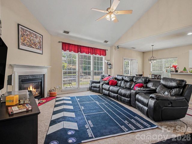 8800 Cavonnier Lane, Charlotte, NC 28216