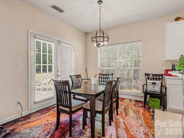 8800 Cavonnier Lane, Charlotte, NC 28216