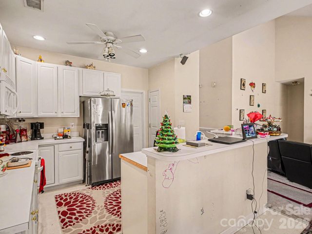 8800 Cavonnier Lane, Charlotte, NC 28216