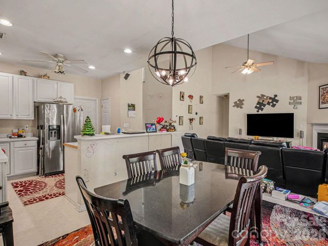 8800 Cavonnier Lane, Charlotte, NC 28216