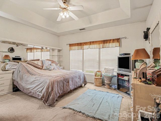 8800 Cavonnier Lane, Charlotte, NC 28216