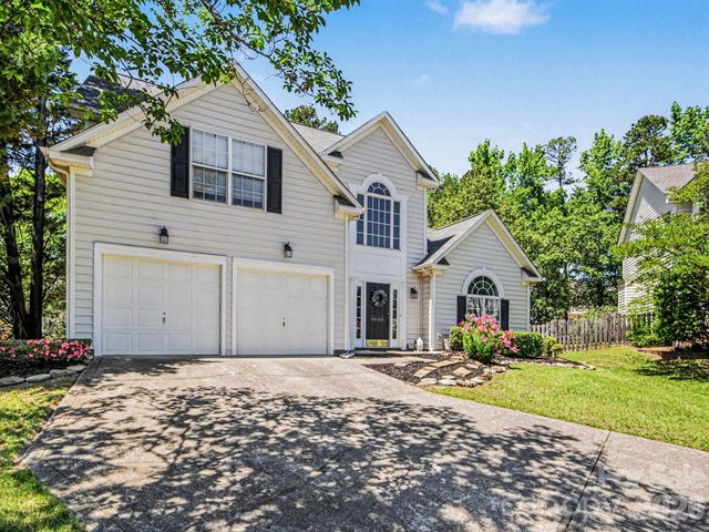 8800 Cavonnier Lane, Charlotte, NC 28216