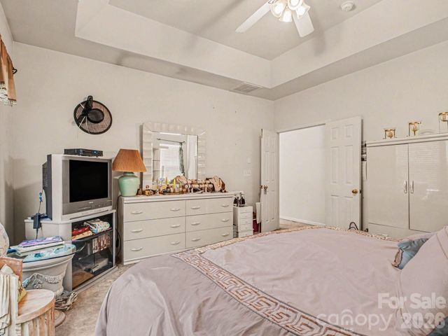 8800 Cavonnier Lane, Charlotte, NC 28216