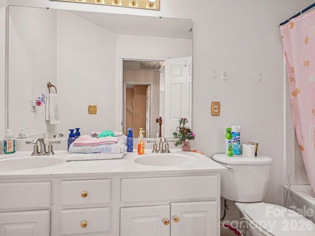 8800 Cavonnier Lane, Charlotte, NC 28216