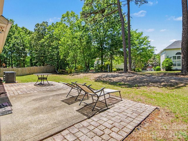 8800 Cavonnier Lane, Charlotte, NC 28216