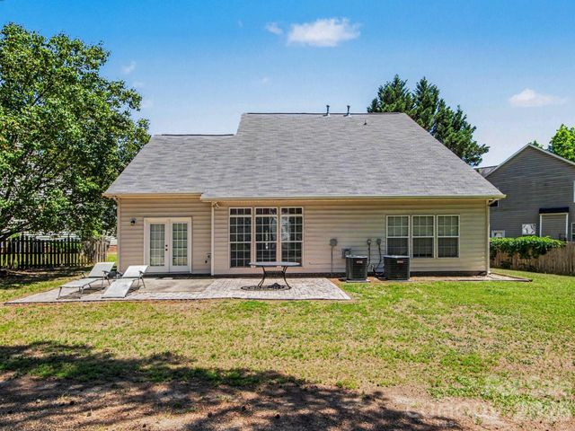 8800 Cavonnier Lane, Charlotte, NC 28216