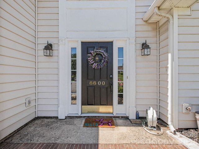 8800 Cavonnier Lane, Charlotte, NC 28216