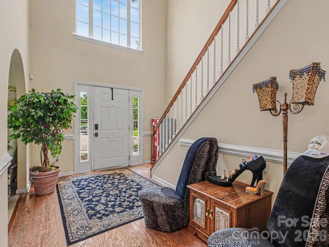 8800 Cavonnier Lane, Charlotte, NC 28216