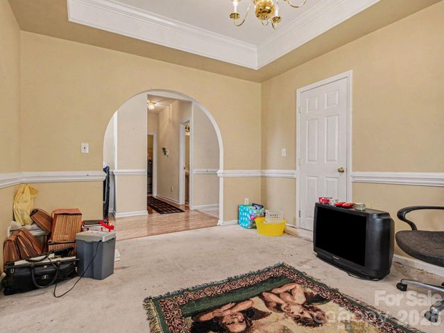 8800 Cavonnier Lane, Charlotte, NC 28216