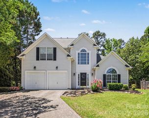 8800 Cavonnier Lane, Charlotte, NC 28216