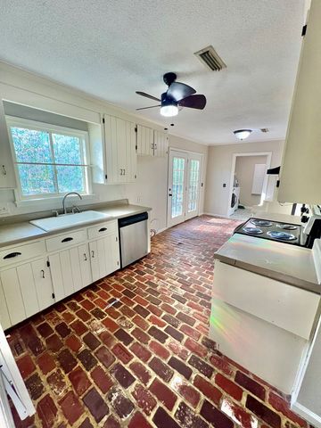 901 Fieldstone Drive, Dothan, AL 36303