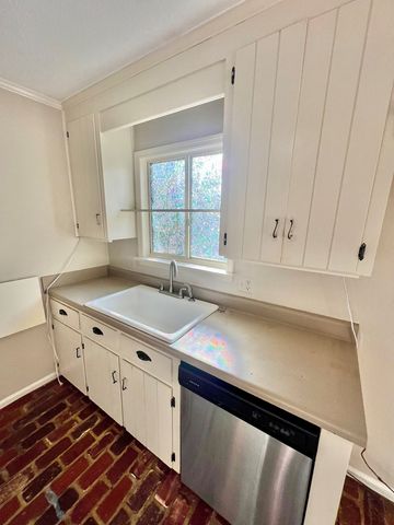 901 Fieldstone Drive, Dothan, AL 36303