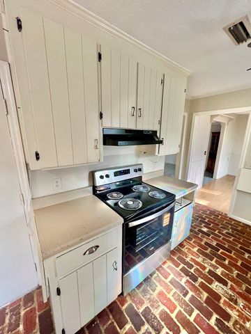 901 Fieldstone Drive, Dothan, AL 36303