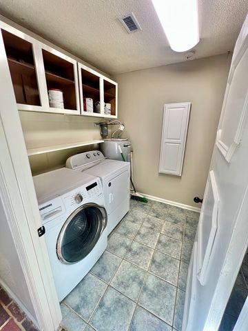 901 Fieldstone Drive, Dothan, AL 36303